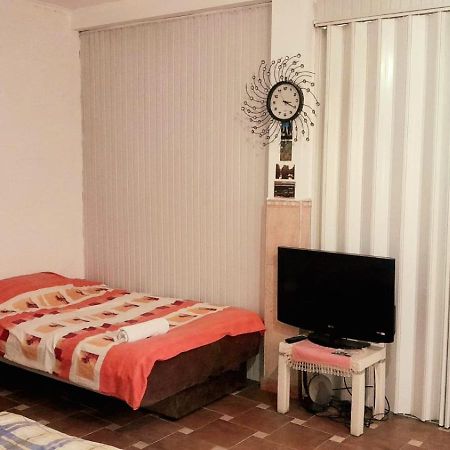 Adem'S Cozy Terrace Retreat Bed and Breakfast Skopje Eksteriør billede